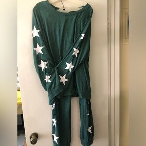 Women’s Green Star-Print Sweatsuit Set w/Stars